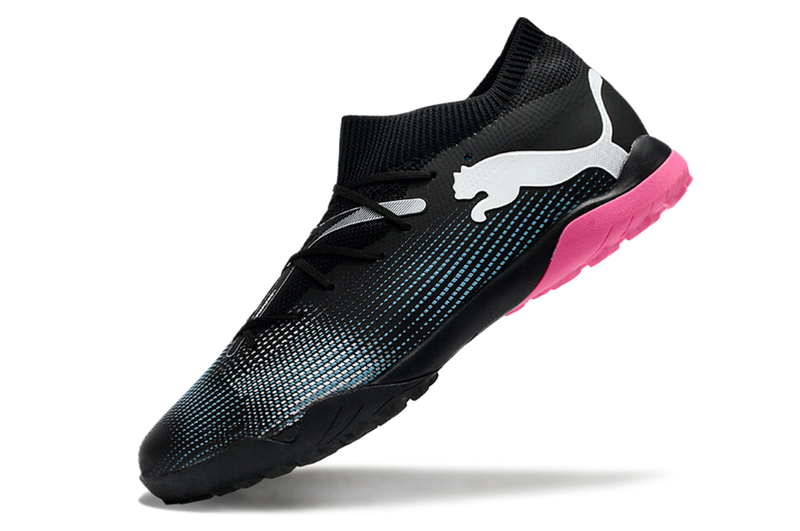 Chuteira Society Puma Future 7 TF Preta e Rosa