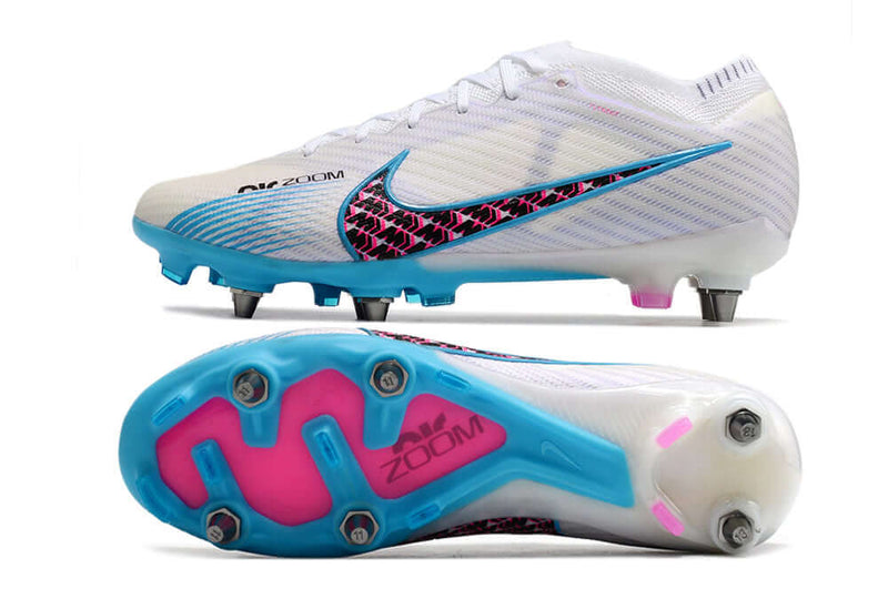 Chuteira Campo Nike Air Zoom Mercurial Vapor 15 Elite Trava Mista Branca, Azul e Rosa "Blast Pack"