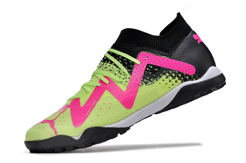 Chuteira Society Puma Future Ultimate TF Preta, Verde e Rosa "Tricks Pack"