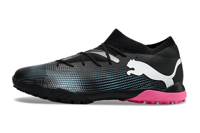 Chuteira Society Puma Future 7 TF Preta e Rosa