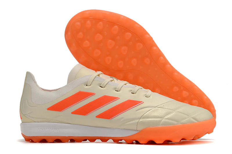 Chuteira Society Adidas Copa Pure.1 TF Bege e Laranja "Heatspawn Pack"