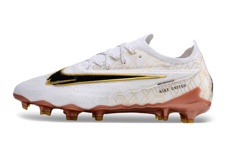 Chuteira Campo Nike Phantom GX Elite FG Branca e Dourada "United Golden Pack"