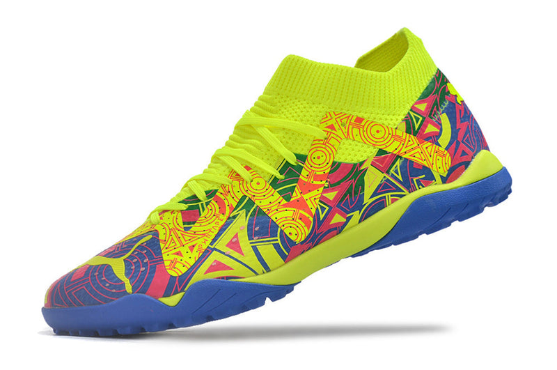 Chuteira Society Puma Future Ultimate TF Verde, Rosa e Azul "Energy Pack"