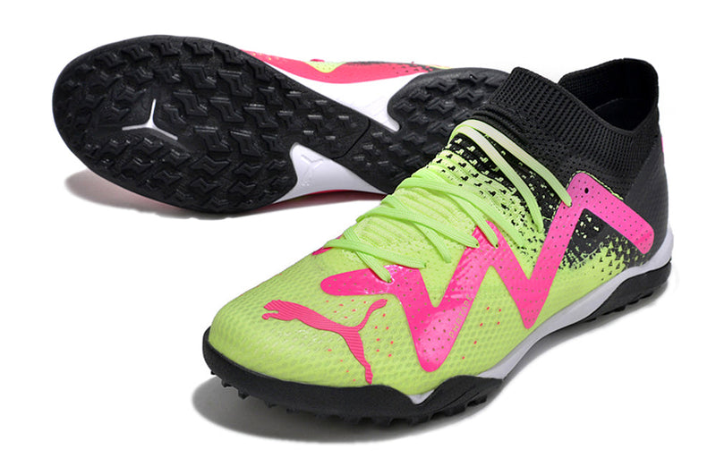 Chuteira Society Puma Future Ultimate TF Preta, Verde e Rosa "Tricks Pack"