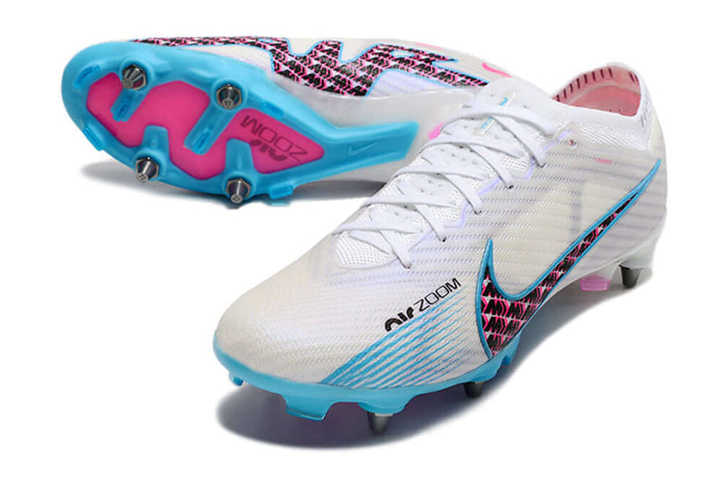 Chuteira Campo Nike Air Zoom Mercurial Vapor 15 Elite Trava Mista Branca, Azul e Rosa "Blast Pack"