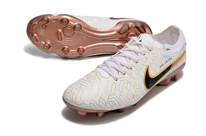 Chuteira Campo Nike Tiempo Legend 10 Elite FG Branca e Dourada "United Golden Pack"