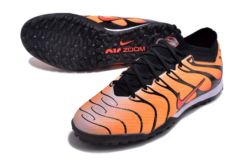 Chuteira Society Nike Air Zoom Mercurial Vapor 15 Elite FG Laranja e Preta "Air Max Pimento"