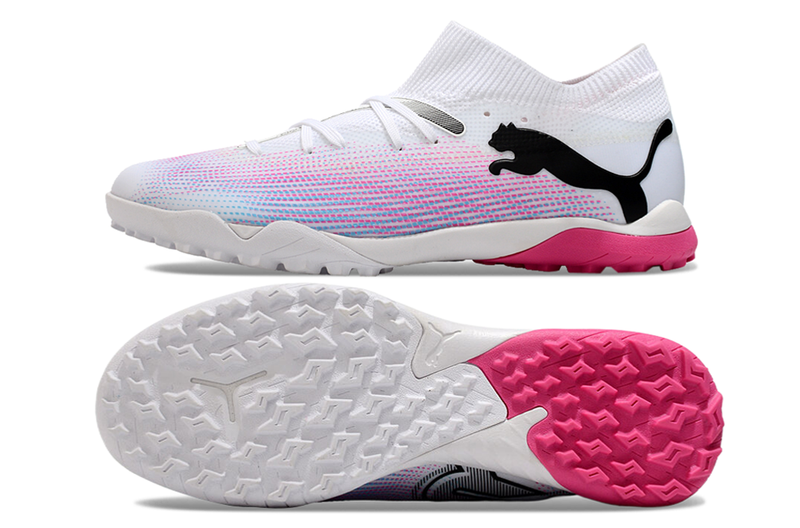 Chuteira Society Puma Future 7 TF Branca, Rosa e Azul "Phenomenal Pack"