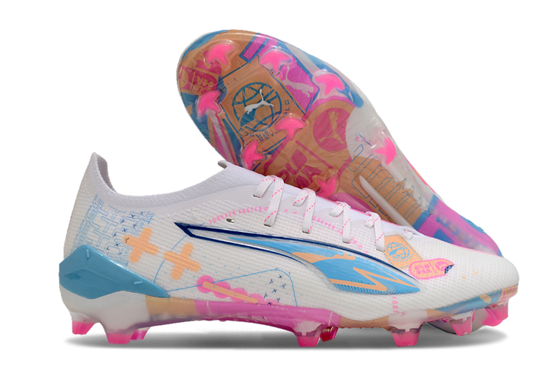 Chuteira Campo Puma Ultra 5 Ultimate FG Branca, Azul e Rosa "Volume Up' Pack"