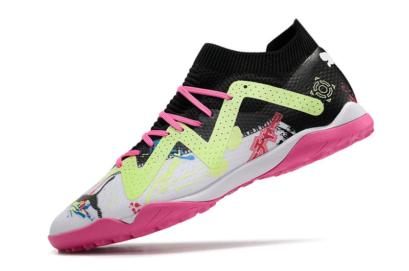 Chuteira Society Puma Future Ultimate TF Preta, Branca e Rosa "Powercat Tokyo Pack"