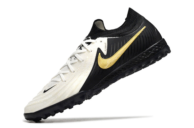 Chuteira Society Nike Phantom GX 2 Elite TF Preta, Branca e Dourada "Mad Ready Pack"