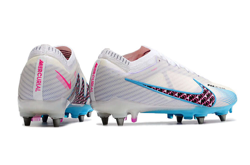 Chuteira Campo Nike Air Zoom Mercurial Vapor 15 Elite Trava Mista Branca, Azul e Rosa "Blast Pack"