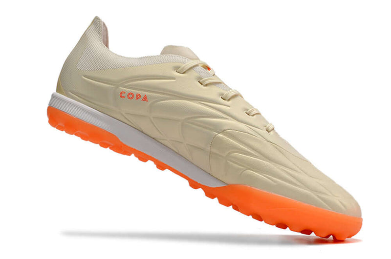 Chuteira Society Adidas Copa Pure.1 TF Bege e Laranja "Heatspawn Pack"