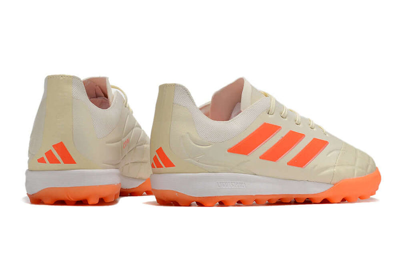 Chuteira Society Adidas Copa Pure.1 TF Bege e Laranja "Heatspawn Pack"