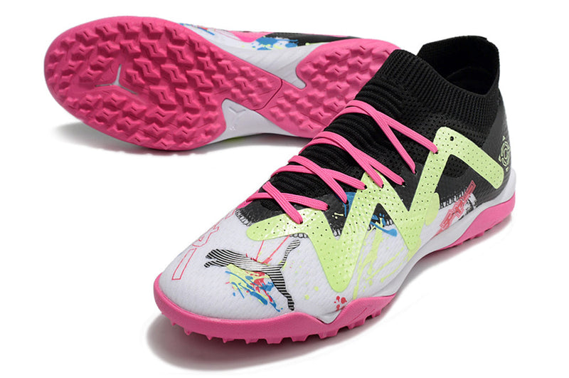 Chuteira Society Puma Future Ultimate TF Preta, Branca e Rosa "Powercat Tokyo Pack"