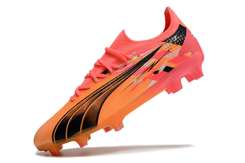 Chuteira Campo Puma Ultra Ultimate FG Laranja e Rosa "Pulisic"