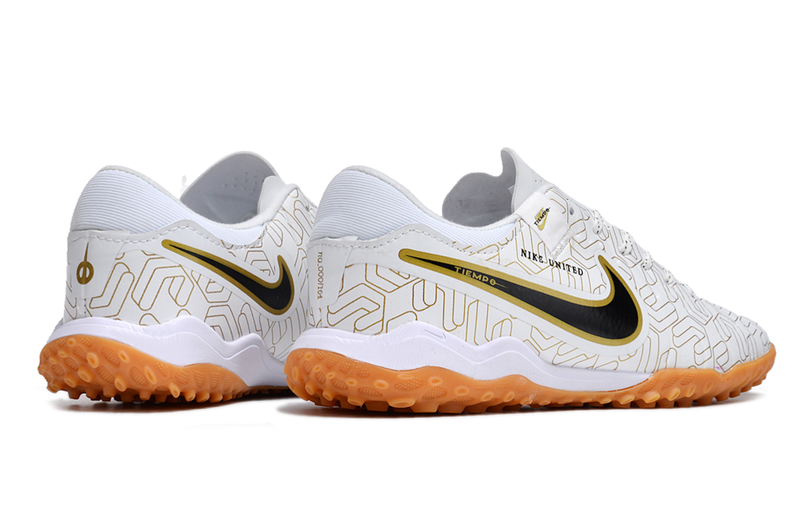 Chuteira Society Nike Tiempo Legend 10 Pro TF Branca e Dourada "United Golden Pack"