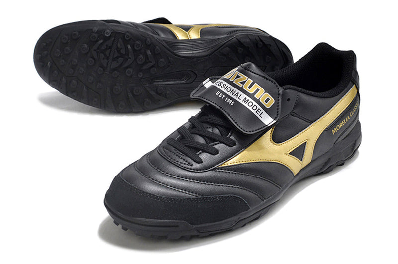 Chuteira Society Mizuno Morelia 4 TF Preta e Dourada "Aurum Pack"