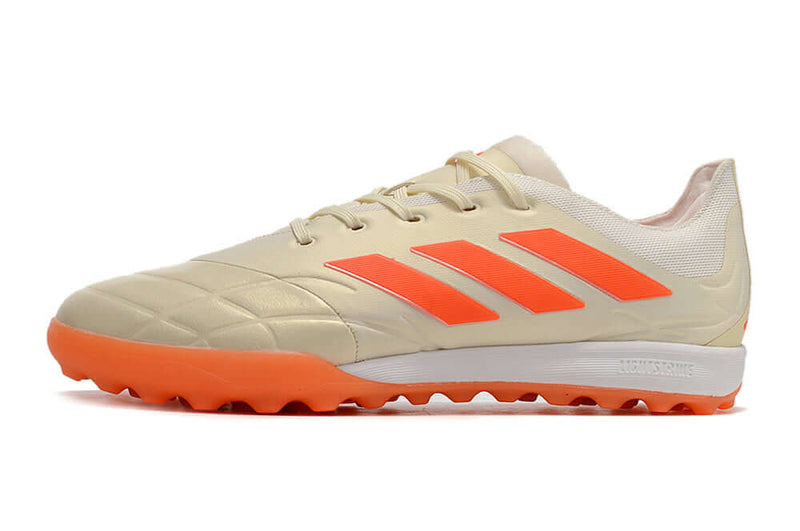 Chuteira Society Adidas Copa Pure.1 TF Bege e Laranja "Heatspawn Pack"